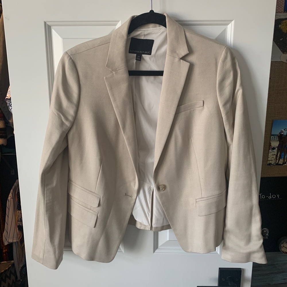 Light tan blazer